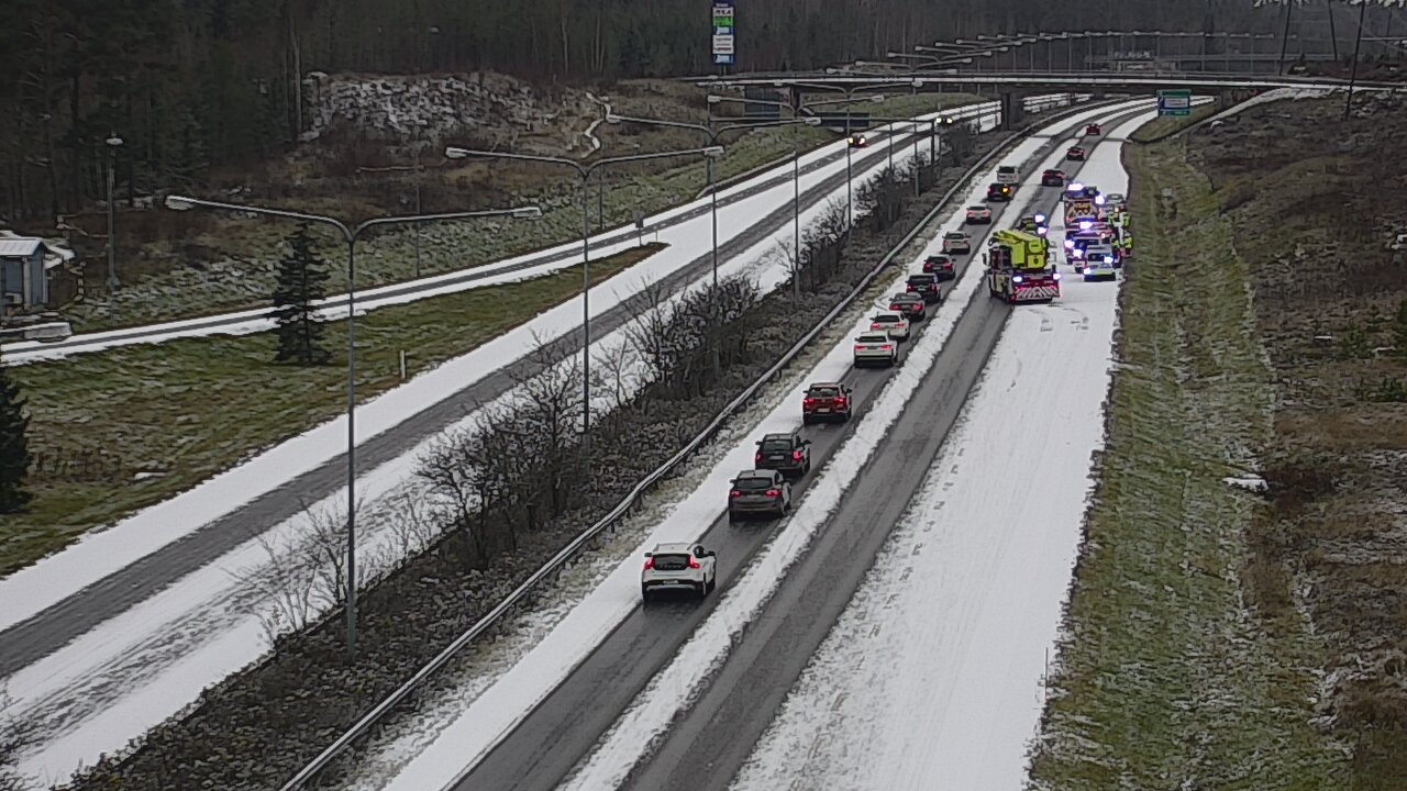 Tilannehuone.fi - Kolmen Auton Peräänajo Ykköstiellä Krossin ...