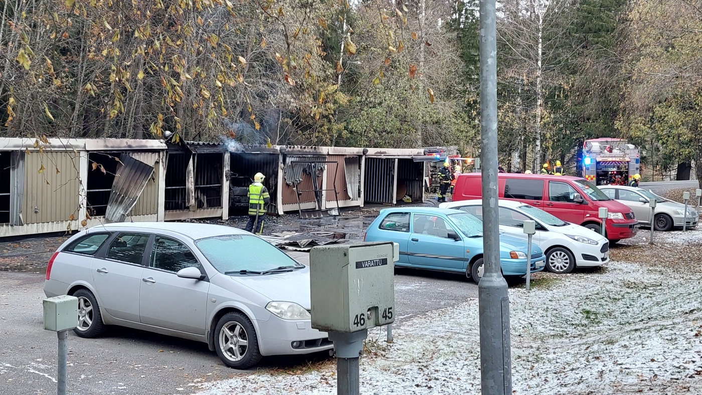 Tilannehuone.fi - Tulipalo Tuhosi Autotallin Ja Henkilöauton ...